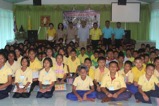 โครงการอบรมป้องกันและแก้ไขปัญหายาเสพติดกลุ่มเสี่ยงของเด็กและเยาวชนในโรงเรียน (โรงเรียนสีขาว)