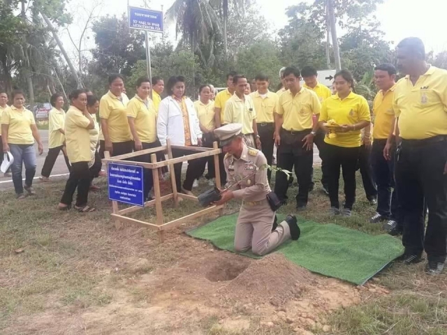 เศรษฐกิจพอเพียง มั่นคง มั่งคั่ง ยั่งยืน เฉลิมพระเกียรติฯ ม.11 ต คันธุลี